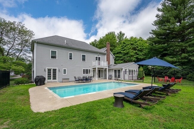 9 Elaine Rd in Hingham, MA - Building Photo - Building Photo