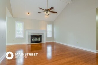 713 SW Nelson Dr in Grain Valley, MO - Foto de edificio - Building Photo