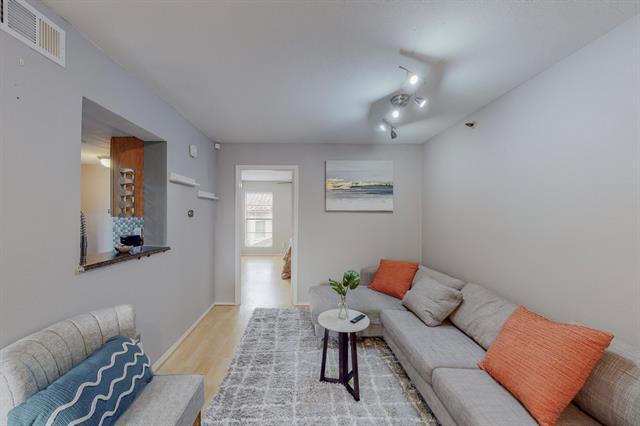 5916 Gaston Ave in Dallas, TX - Building Photo