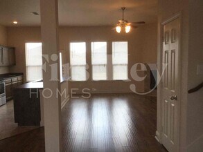 611 Canvas Ct in Lancaster, TX - Building Photo - Building Photo
