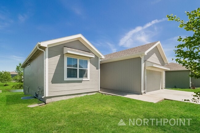 21715 North Ridge in Peculiar, MO - Building Photo - Building Photo