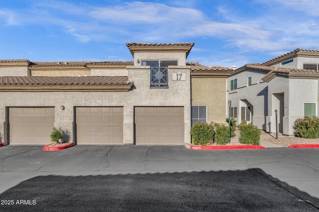 3236 E Chandler Blvd in Phoenix, AZ - Foto de edificio - Building Photo