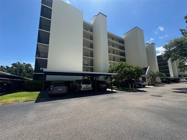 2700 Cove Cay Dr in Clearwater, FL - Foto de edificio - Building Photo
