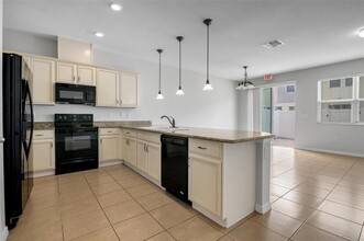 5118 Adelaide Dr in Kissimmee, FL - Building Photo - Building Photo
