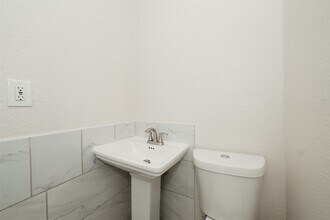 9305 Kentshire Dr in Houston, TX - Building Photo - Building Photo