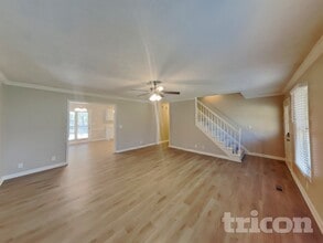 1918 Cross Creek Dr in Murfreesboro, TN - Foto de edificio - Building Photo