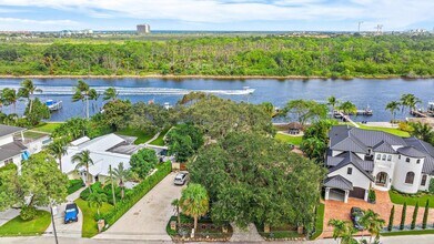 14150 Paradise Point Rd in West Palm Beach, FL - Foto de edificio - Building Photo