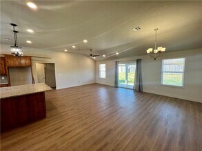 662 White Oak St in Gentry, AR - Building Photo - Building Photo