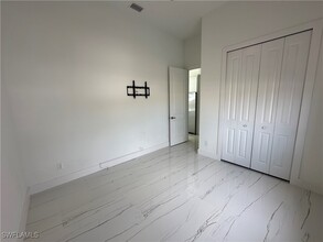 1124 NE 35th Ln in Cape Coral, FL - Foto de edificio - Building Photo