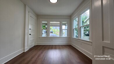 211 Horizon Ave, Unit 1 in Venice, CA - Foto de edificio - Building Photo