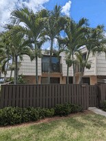 6823 68th Way in West Palm Beach, FL - Building Photo