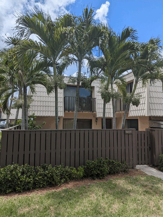 6823 68th Way in West Palm Beach, FL - Building Photo