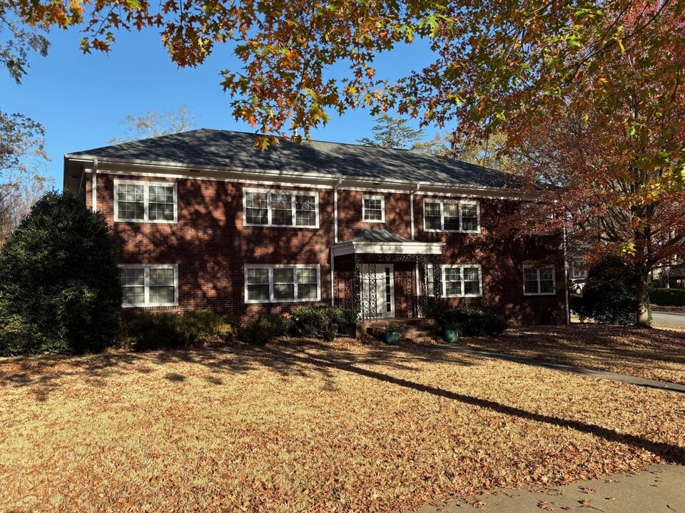 361 Mills Ave, Unit Apartment 2 in Spartanburg, SC - Foto de edificio