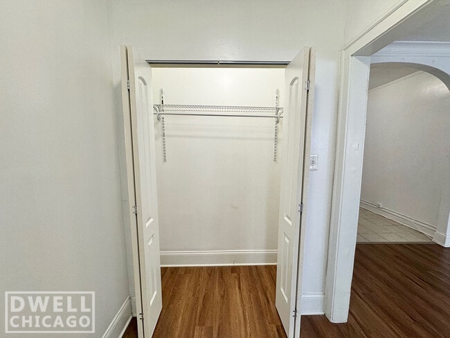 2341 N Commonwealth Ave, Unit #412 Studio in Chicago, IL - Foto de edificio - Building Photo