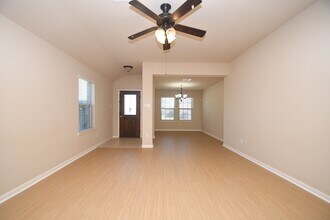 10015 Bitternut Hickory Ln in Tomball, TX - Foto de edificio - Building Photo