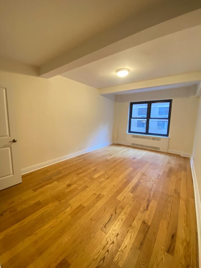 141 E 56th St in New York, NY - Building Photo - Building Photo