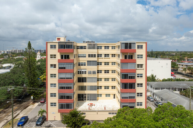 Sir William Apartments in Hollywood, FL - Building Photo - Building Photo