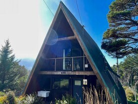 2780 SW Breakers Dr in Waldport, OR - Building Photo