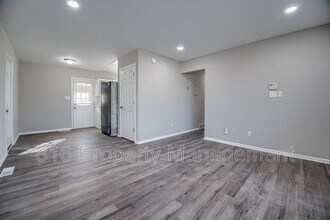 7601 E 49th Terrace in Kansas City, MO - Building Photo - Building Photo