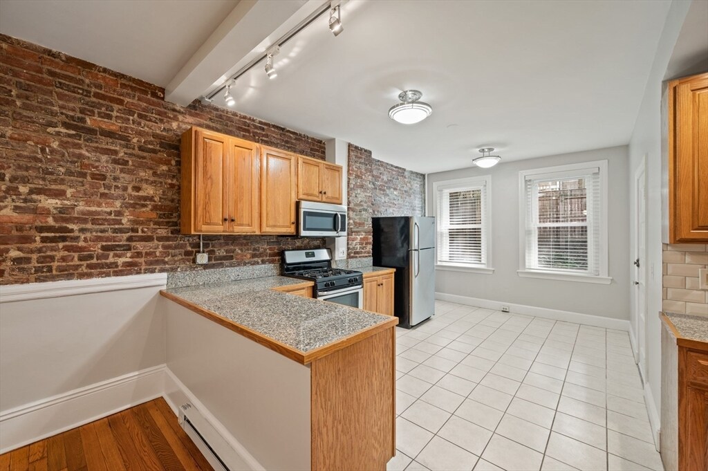 638 Washington St, Unit 101 in Brookline, MA - Foto de edificio