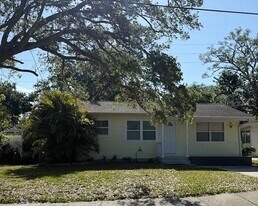 1247 New York Ave in Dunedin, FL - Building Photo