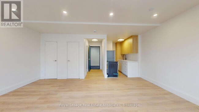 1 Marquette Ave in Toronto, ON - Building Photo - Building Photo