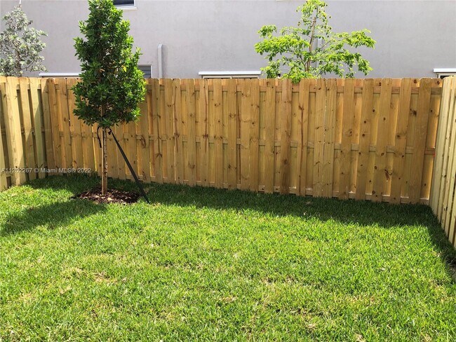 1635 SE 27th Rd in Homestead, FL - Foto de edificio - Building Photo