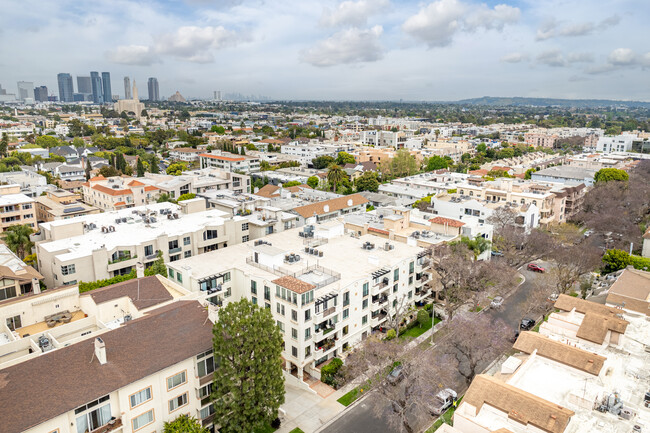 1530 Camden Ave in Los Angeles, CA - Building Photo - Building Photo