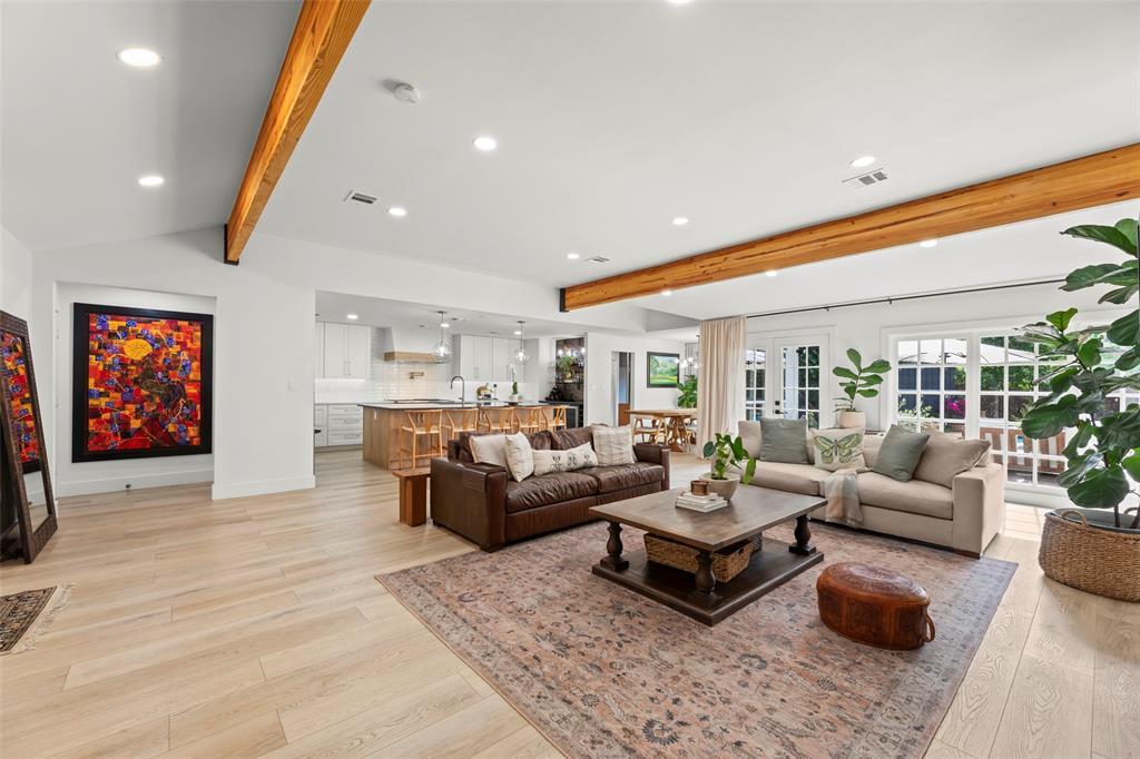 802 N Wilcrest Dr in Houston, TX - Building Photo