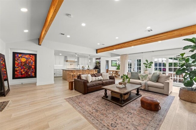 property at 802 N Wilcrest Dr