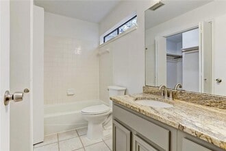 2507 Quarry Rd, Unit D in Austin, TX - Foto de edificio - Building Photo