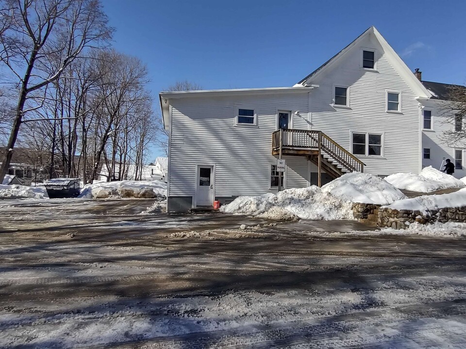 143 Meadow St in Sanbornville, NH - Building Photo