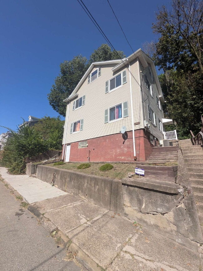 2404 S 18th St in Pittsburgh, PA - Building Photo - Building Photo