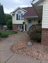 4806 Helmo Ave N in Oakdale, MN - Building Photo
