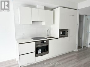 238 Simcoe St in Toronto, ON - Building Photo - Building Photo