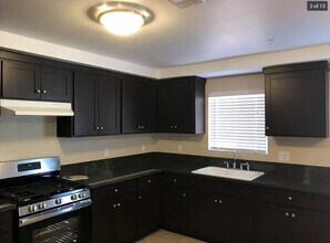 1663 E 85th St in Los Angeles, CA - Building Photo - Building Photo