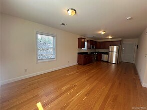 67 W Main St in Oyster Bay, NY - Building Photo - Building Photo