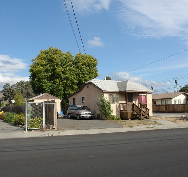 26932 Manon Ave in Hayward, CA - Foto de edificio - Building Photo