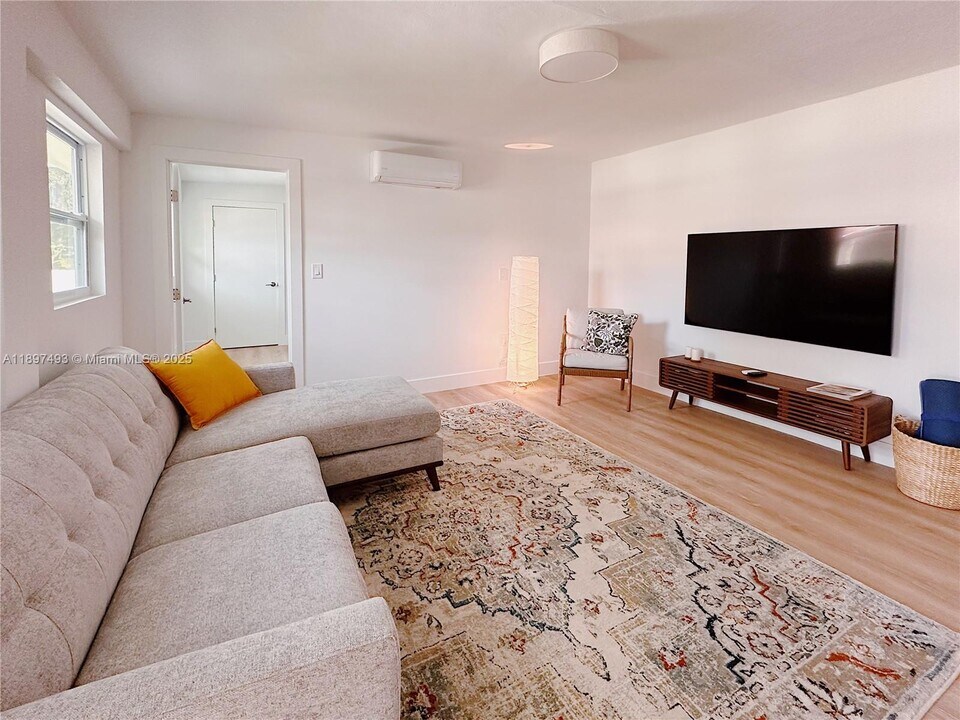 3051 NW 14th St in Miami, FL - Building Photo