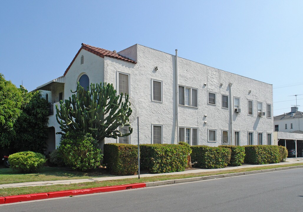 900 N Alfred St in West Hollywood, CA - Building Photo