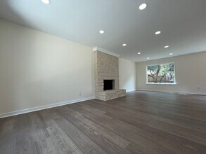 2105 Emerald Isle Dr in Leander, TX - Building Photo - Building Photo