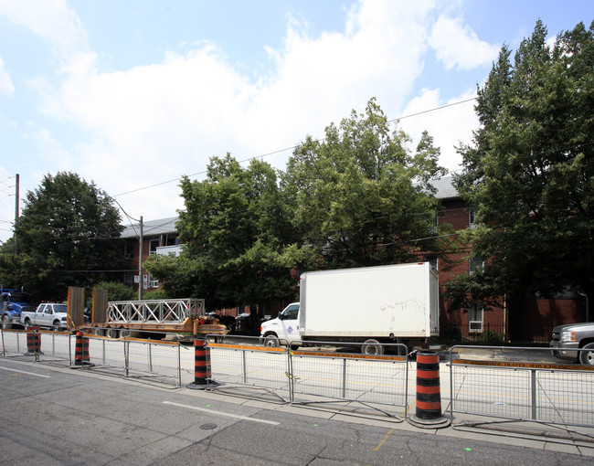 Kingston Road Apartments in Toronto, ON - Building Photo - Building Photo