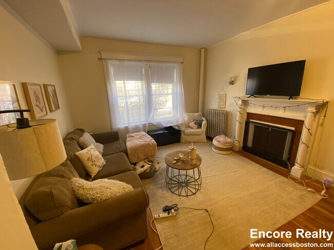 142 Wood Ave, Unit 2
