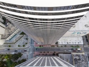 225 N Miami Ave in Miami, FL - Building Photo - Building Photo