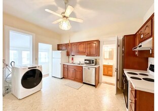 573 Bloom St, Unit 201 in Danville, PA - Building Photo - Building Photo