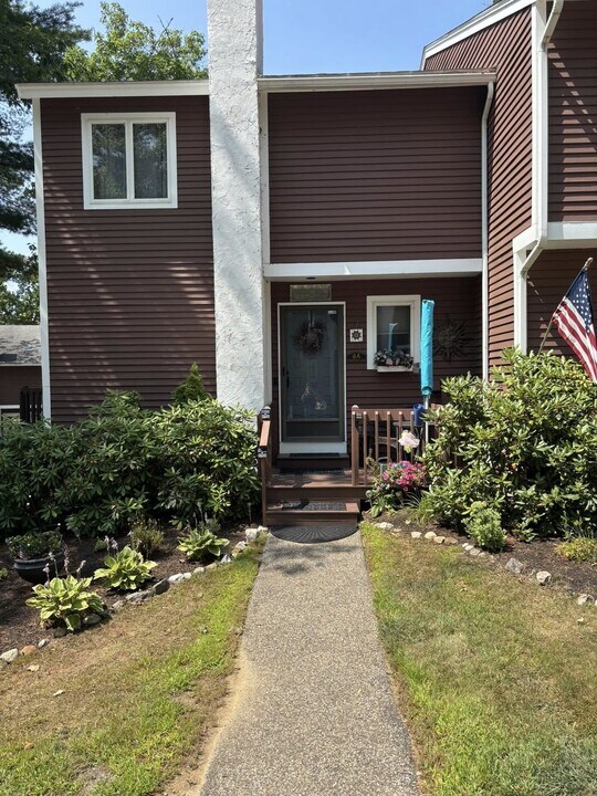 6 Crestview Ln in Laconia, NH - Building Photo
