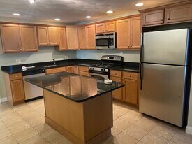 3 Hill Ct, Unit B-J in Stoneham, MA - Building Photo