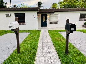 8962 SW 40th Terrace, Unit 8962 SW 40th Ter - Front Unit in Olympia Heights, FL - Building Photo