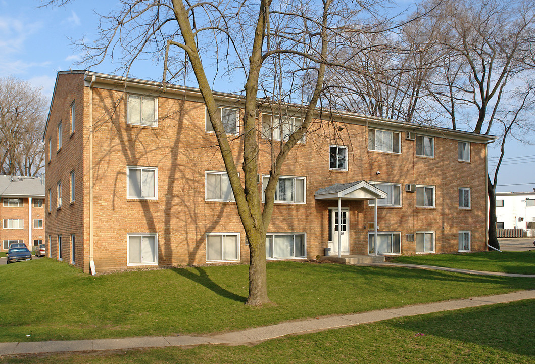 720 Schjelmile Rd in Northfield, MN - Foto de edificio