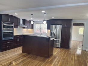 465 Hartford St in Westwood, MA - Building Photo - Building Photo